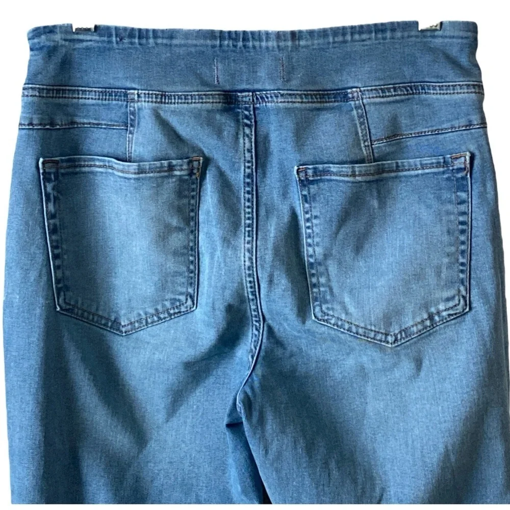 We The Free In My Feelings Cropped Slim Flare Light Wash Jeans Women's Size M - Picture 6 of 8